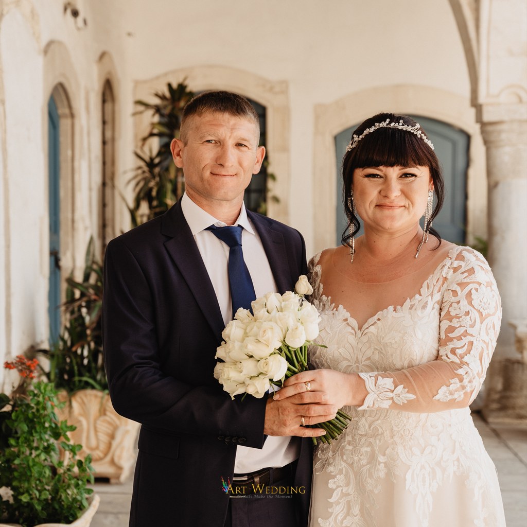 Wedding portrait with a bouquet in Larnaca