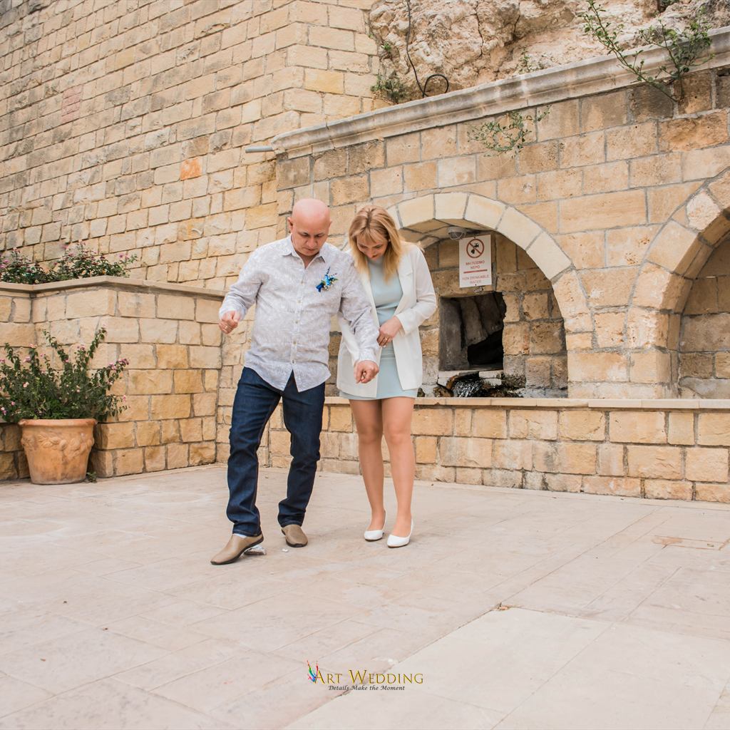 Couple in the courtyard by stone arches