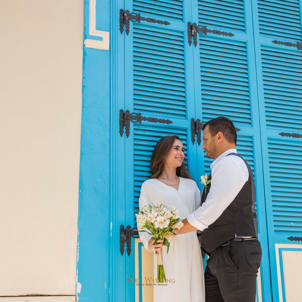 Bride and groom beside blue shutters — Lefkara, Cyprus