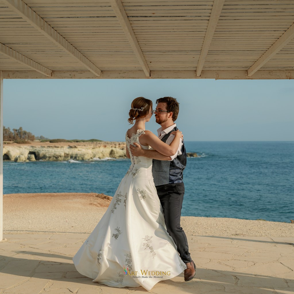 Wedding dance beneath the canopy at the Red Cliffs